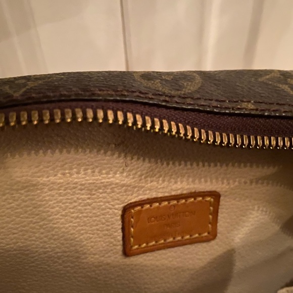 Louis Vuitton Spontini Monogram Bag - Picture 10 of 10